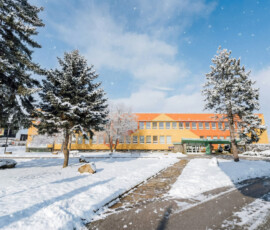 GYMNÁZIUM